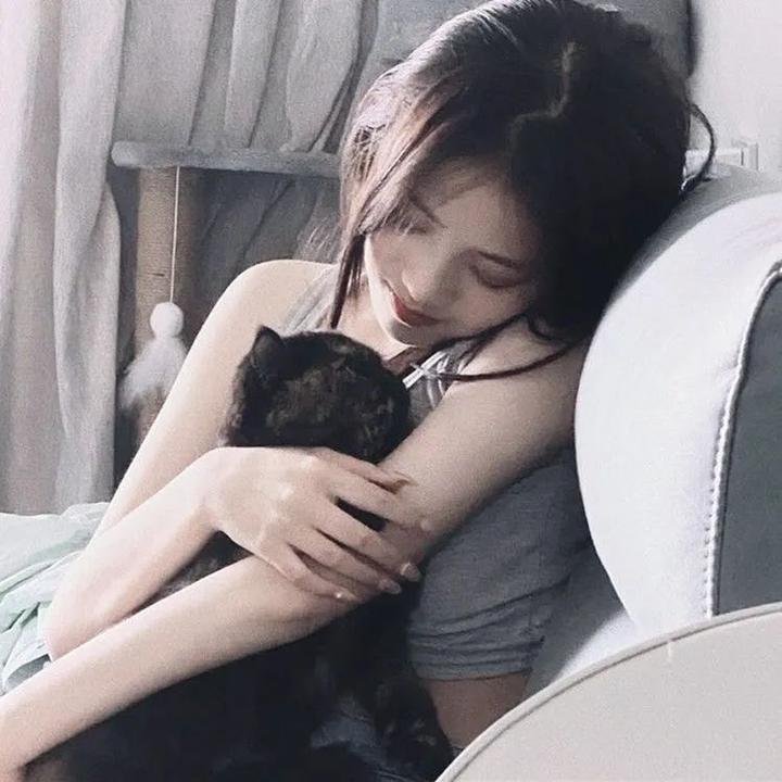 小姑娘艾萝依